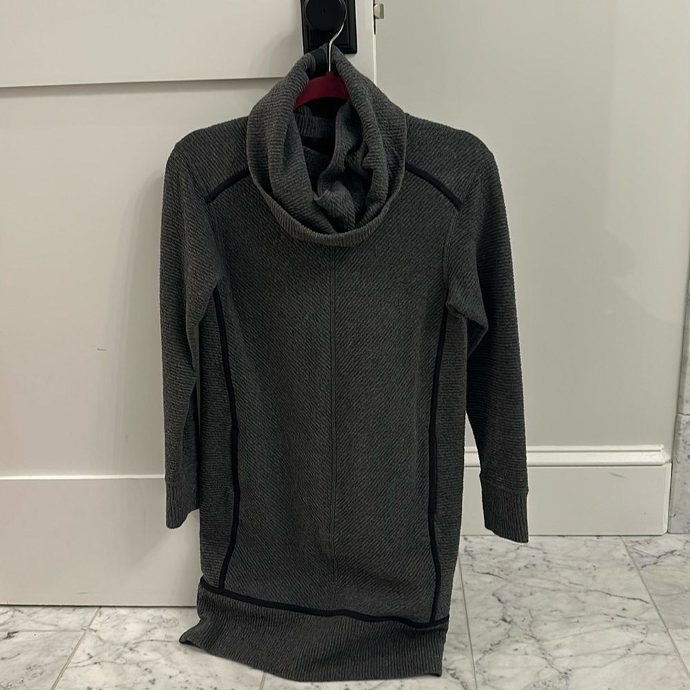 Lululemon tunic with removable collar